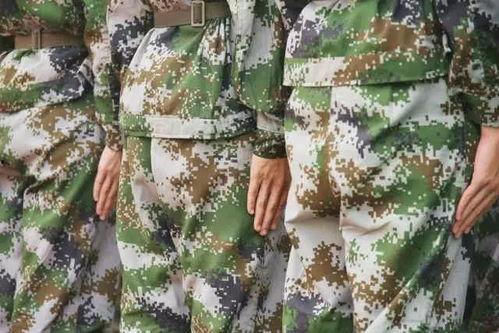 军训搞笑视频吃瓜