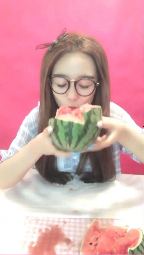 妹妹吃瓜什么,揭秘她心中的甜蜜与苦涩  第2张