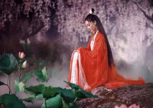 红衣女子吃瓜视频,揭秘网络红人的日常生活