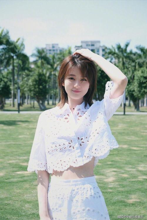 台妹教学吃瓜,解锁夏日消暑新姿势