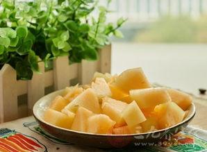 吃哈密瓜又吃荔枝好吗,哈密瓜与荔枝同食的利弊探讨