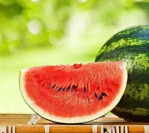 吃瓜郡黄,揭秘网络红人的崛起之路