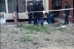 吃瓜老人跳楼,揭开社会现象背后的真相”