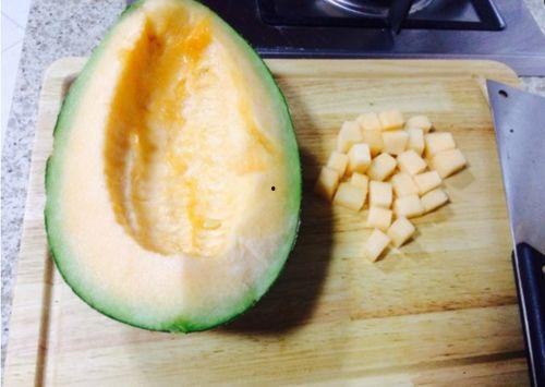 小丸子吃哈密瓜,哈密瓜的甜蜜诱惑