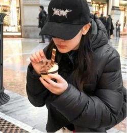 蹲着吃瓜的头像女生,邂逅瓜界女神  第3张